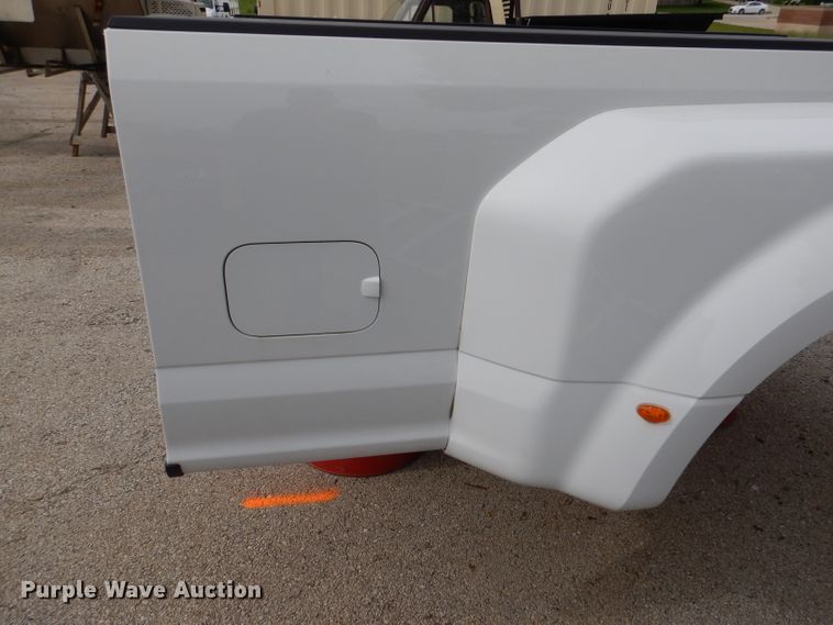 image for item DL8876 2018 Ford F350 pickup truck bed