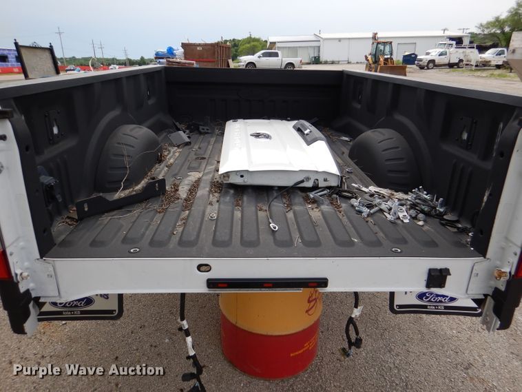 image for item DL8876 2018 Ford F350 pickup truck bed