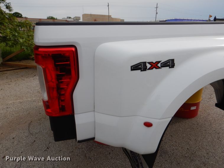 image for item DL8876 2018 Ford F350 pickup truck bed