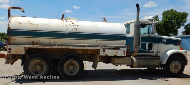 image for item DL8905 1988 International Eagle  water truck