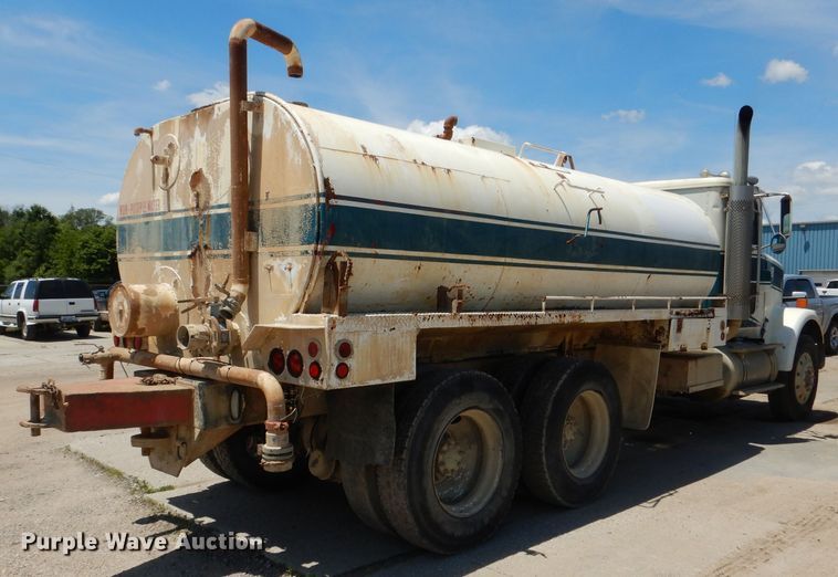 image for item DL8905 1988 International Eagle  water truck