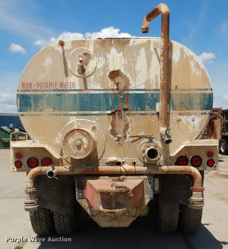 image for item DL8905 1988 International Eagle  water truck