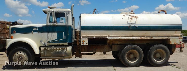 image for item DL8905 1988 International Eagle  water truck