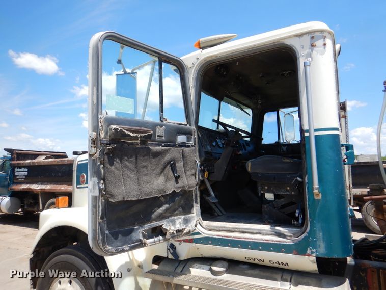 image for item DL8905 1988 International Eagle  water truck