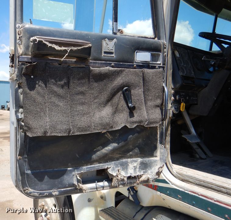 image for item DL8905 1988 International Eagle  water truck