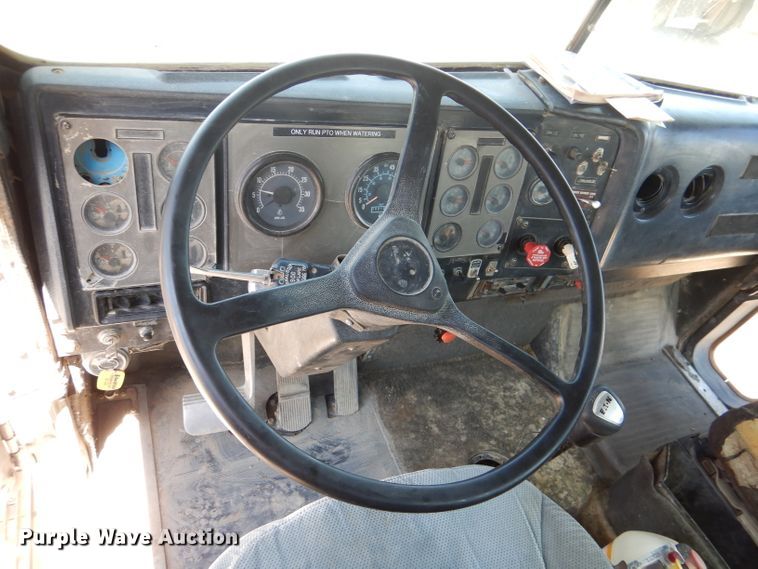 image for item DL8905 1988 International Eagle  water truck