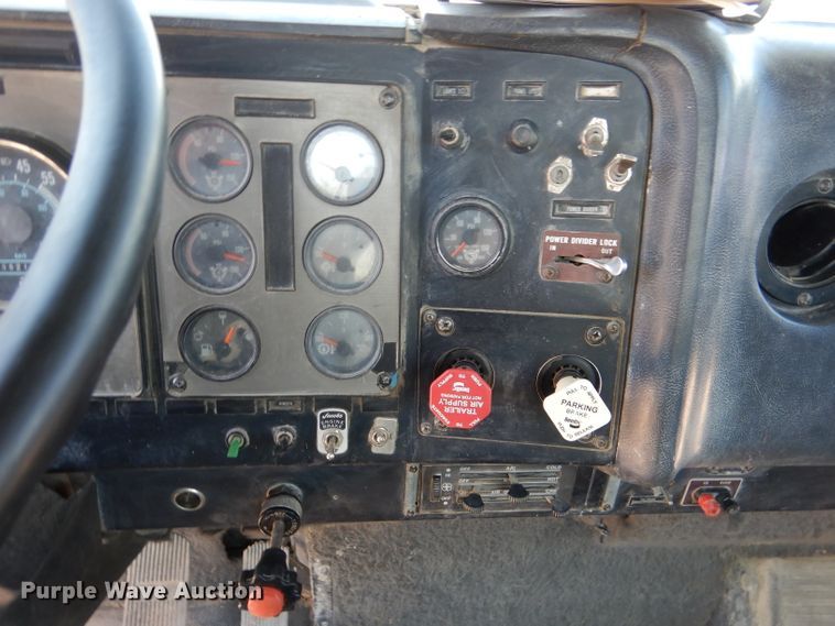 image for item DL8905 1988 International Eagle  water truck