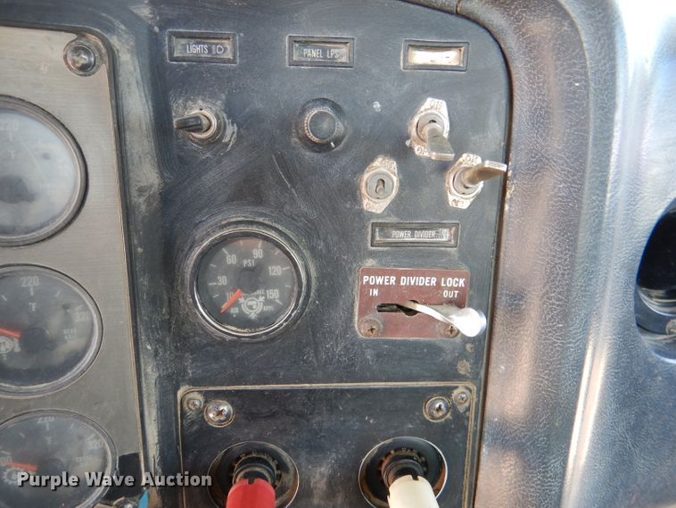 image for item DL8905 1988 International Eagle  water truck