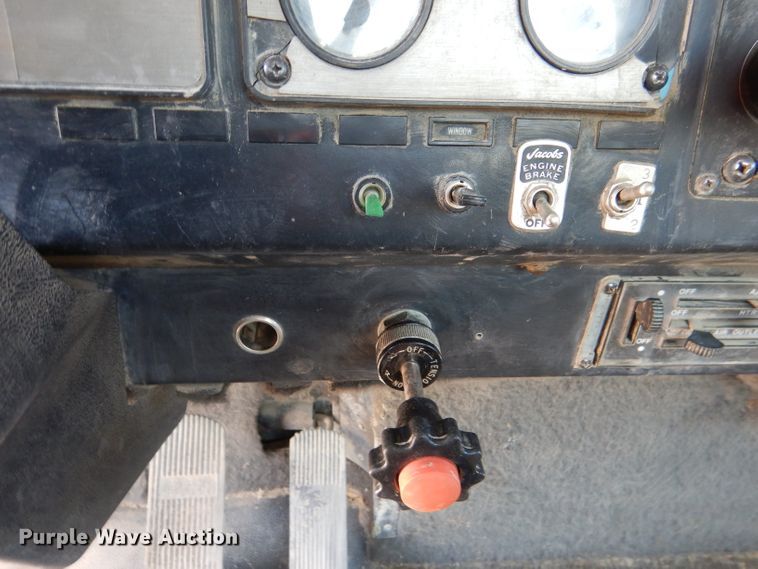 image for item DL8905 1988 International Eagle  water truck