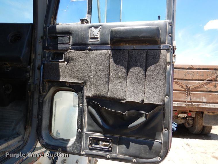 image for item DL8905 1988 International Eagle  water truck