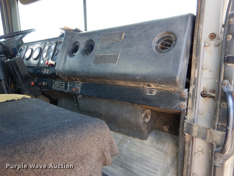 image for item DL8905 1988 International Eagle  water truck