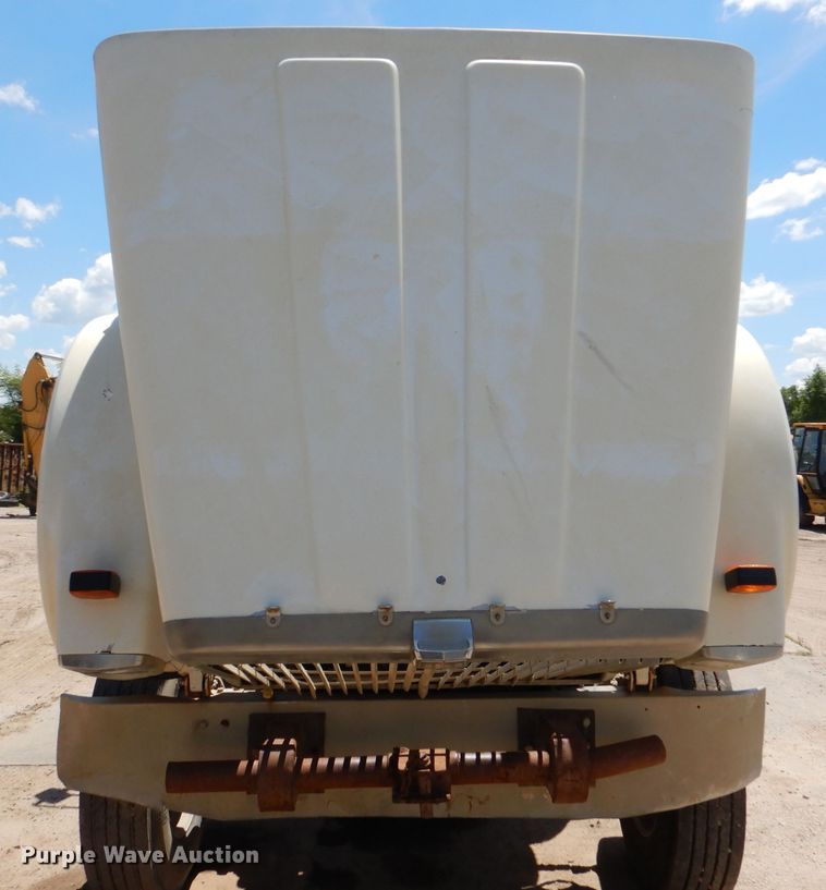 image for item DL8905 1988 International Eagle  water truck