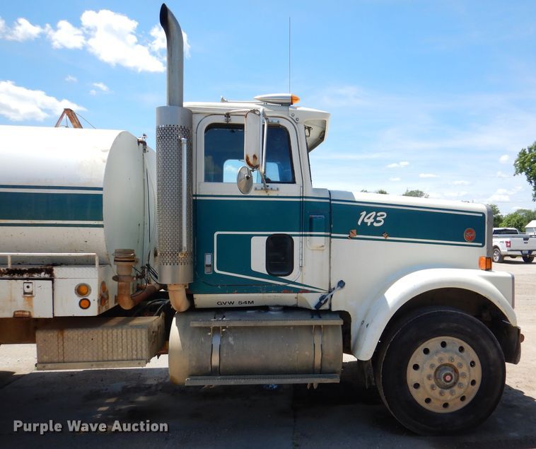 image for item DL8905 1988 International Eagle  water truck
