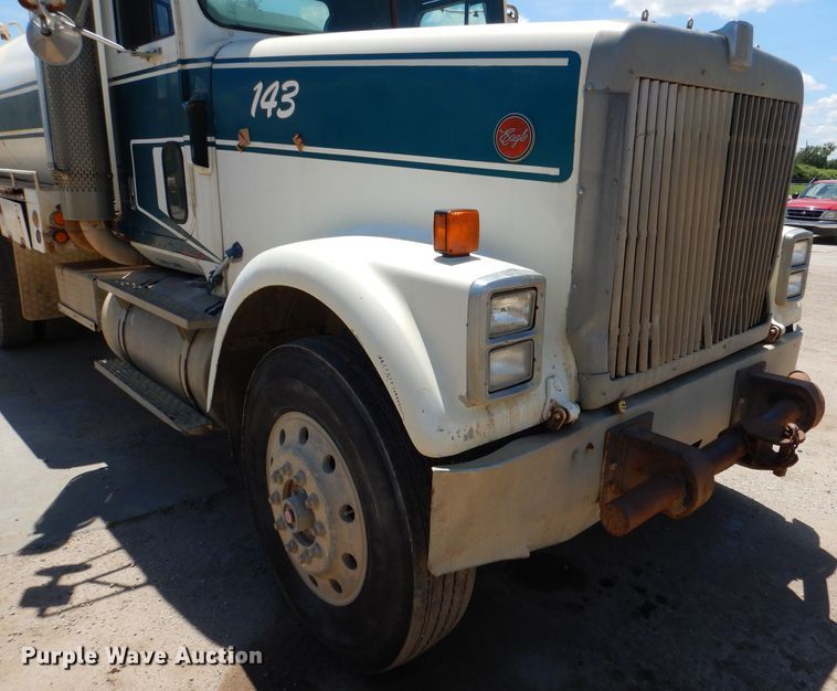 image for item DL8905 1988 International Eagle  water truck