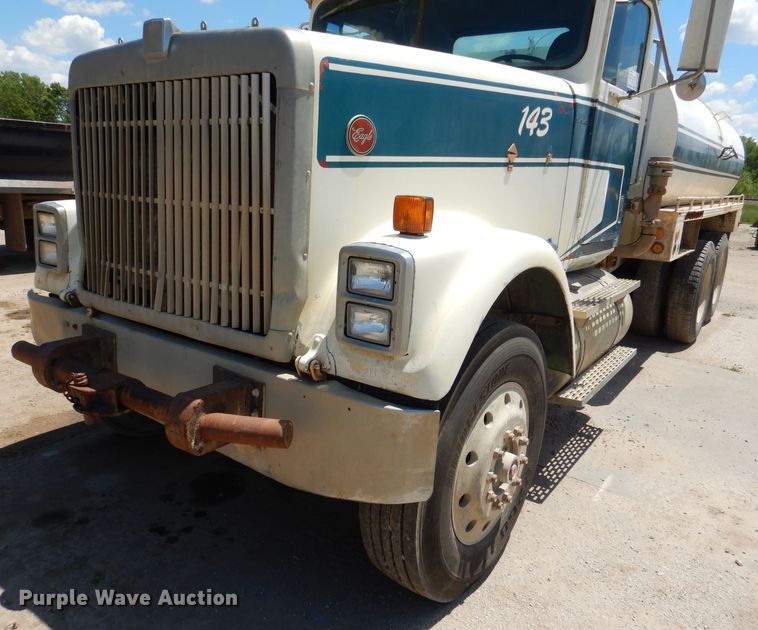 image for item DL8905 1988 International Eagle  water truck