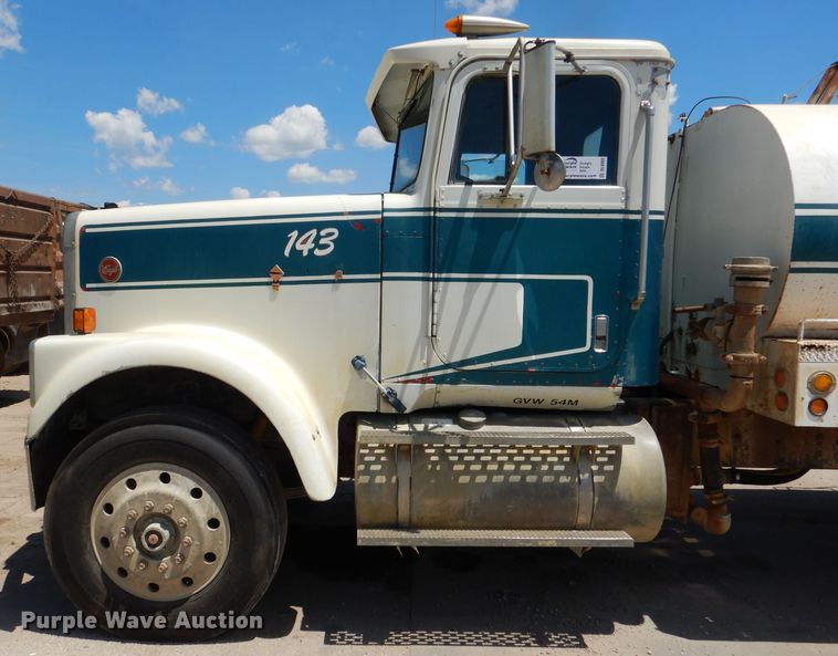 image for item DL8905 1988 International Eagle  water truck
