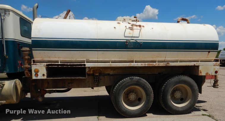 image for item DL8905 1988 International Eagle  water truck