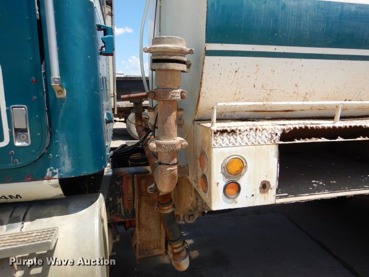 image for item DL8905 1988 International Eagle  water truck