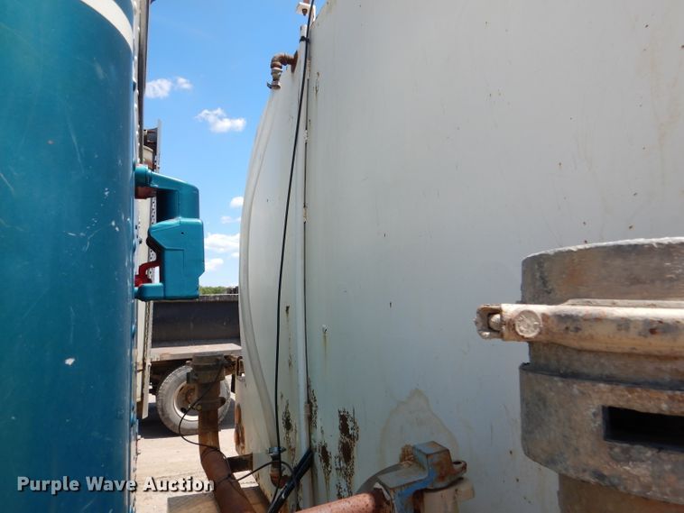 image for item DL8905 1988 International Eagle  water truck