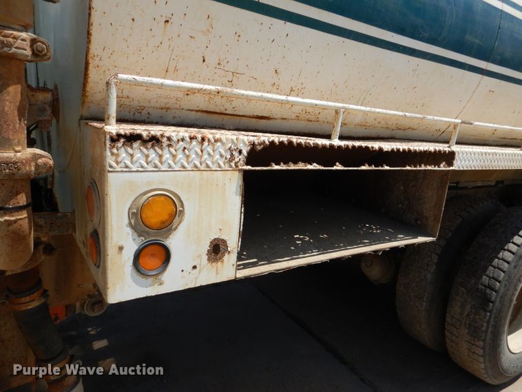 image for item DL8905 1988 International Eagle  water truck