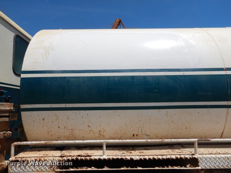 image for item DL8905 1988 International Eagle  water truck