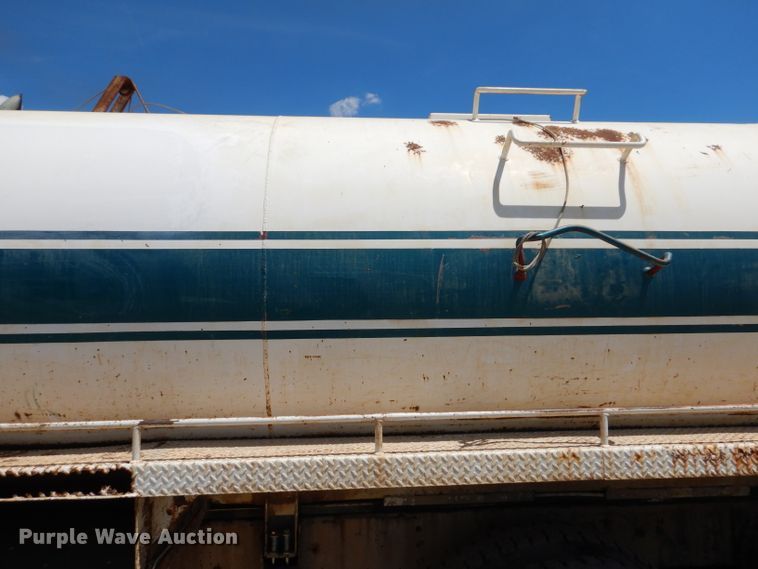 image for item DL8905 1988 International Eagle  water truck