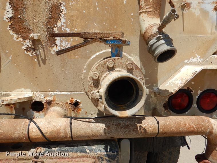 image for item DL8905 1988 International Eagle  water truck