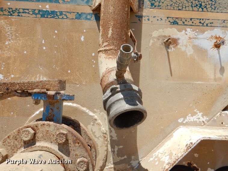 image for item DL8905 1988 International Eagle  water truck