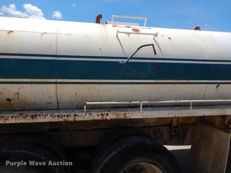 image for item DL8905 1988 International Eagle  water truck