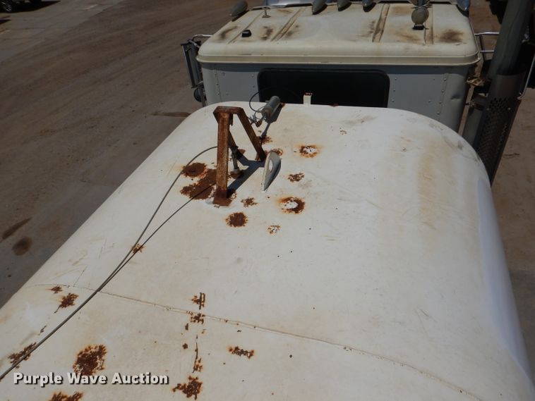 image for item DL8905 1988 International Eagle  water truck