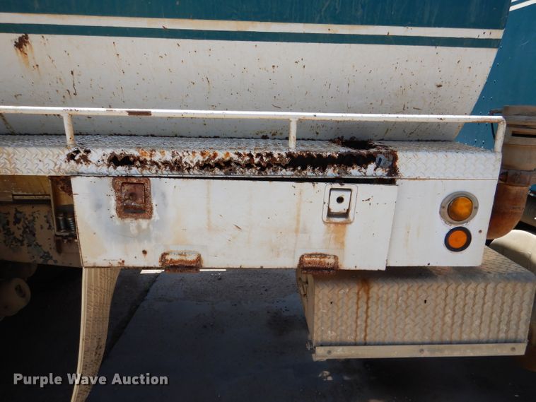 image for item DL8905 1988 International Eagle  water truck