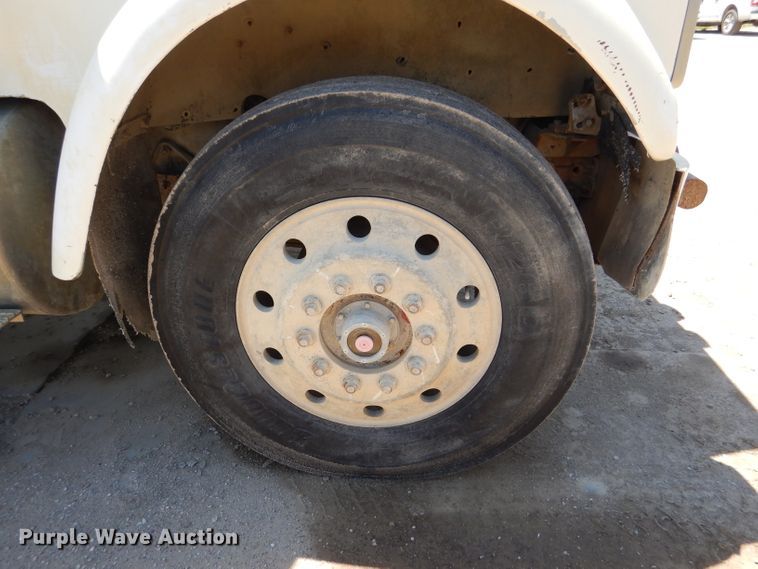 image for item DL8905 1988 International Eagle  water truck