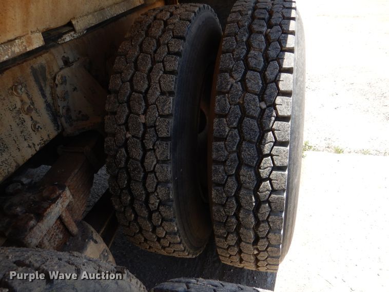 image for item DL8905 1988 International Eagle  water truck