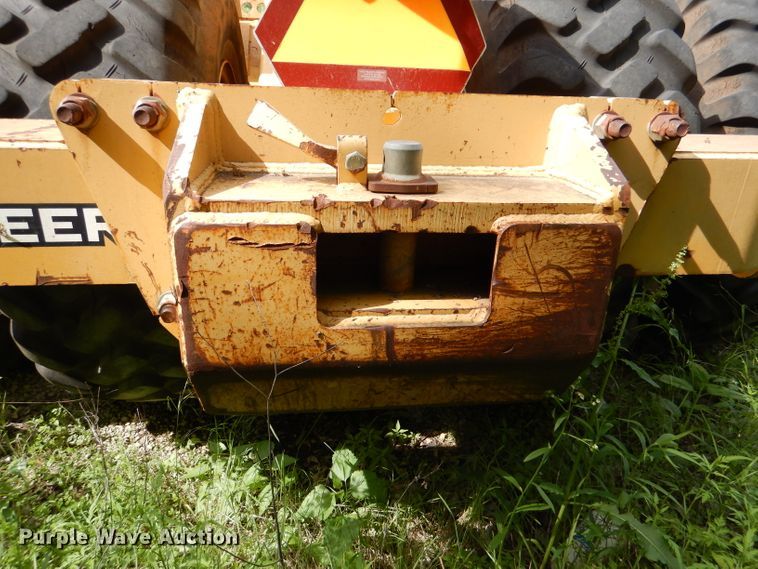 image for item DL8912 2006 John Deere 1810E  scraper