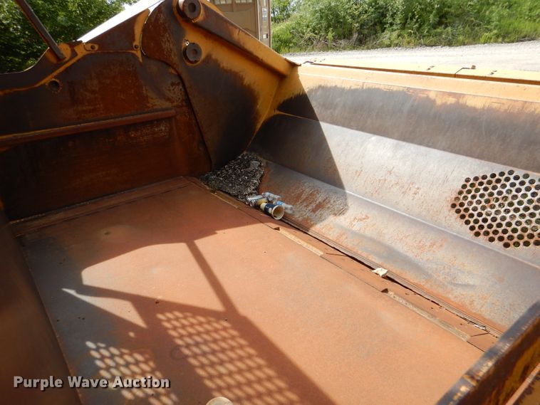 image for item DL8912 2006 John Deere 1810E  scraper