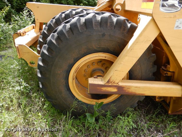 image for item DL8912 2006 John Deere 1810E  scraper