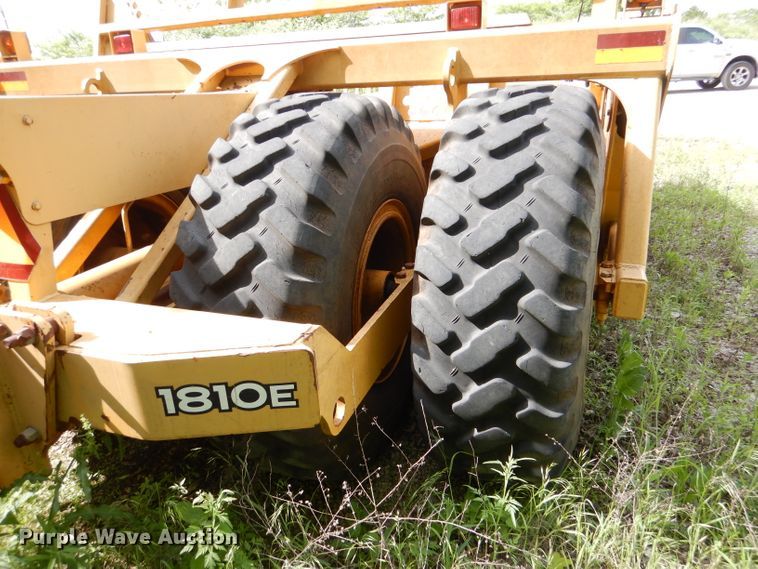 image for item DL8912 2006 John Deere 1810E  scraper