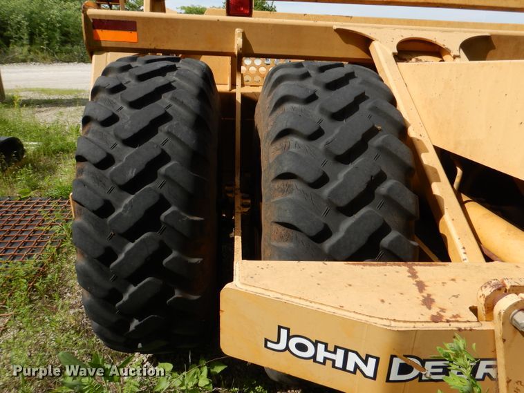 image for item DL8912 2006 John Deere 1810E  scraper