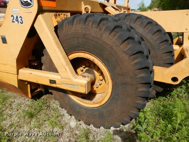 image for item DL8912 2006 John Deere 1810E  scraper