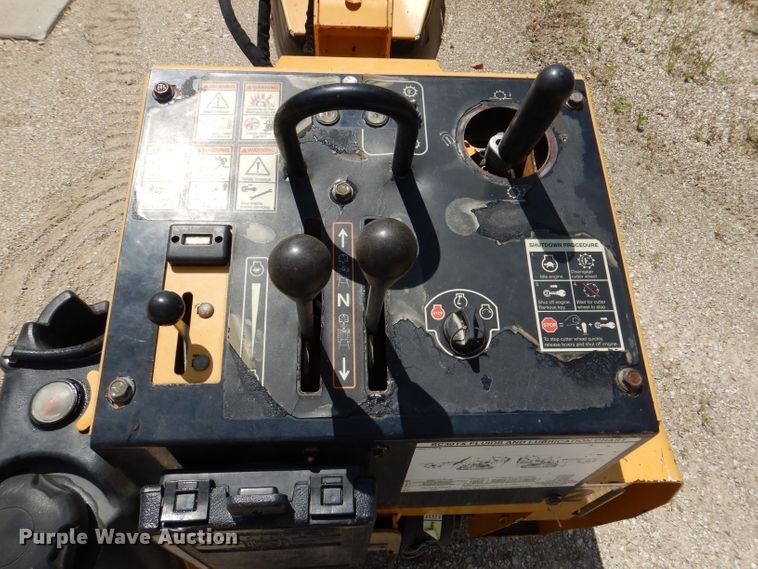 image for item DL8934 2013 Vermeer SC30TX  stump grinder