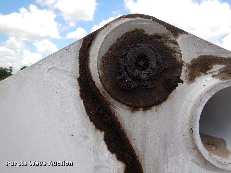 image for item DL8946 2016 Bobcat S750  skid steer loader