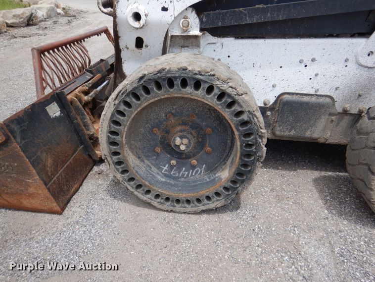 image for item DL8946 2016 Bobcat S750  skid steer loader