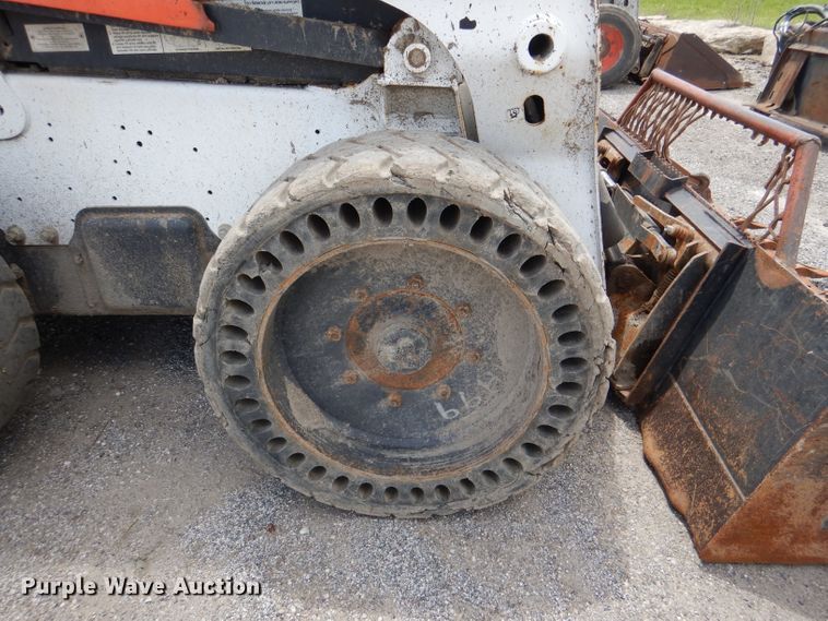 image for item DL8946 2016 Bobcat S750  skid steer loader