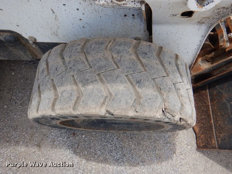 image for item DL8946 2016 Bobcat S750  skid steer loader