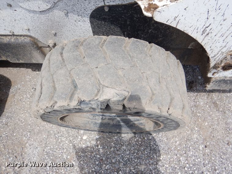 image for item DL8946 2016 Bobcat S750  skid steer loader