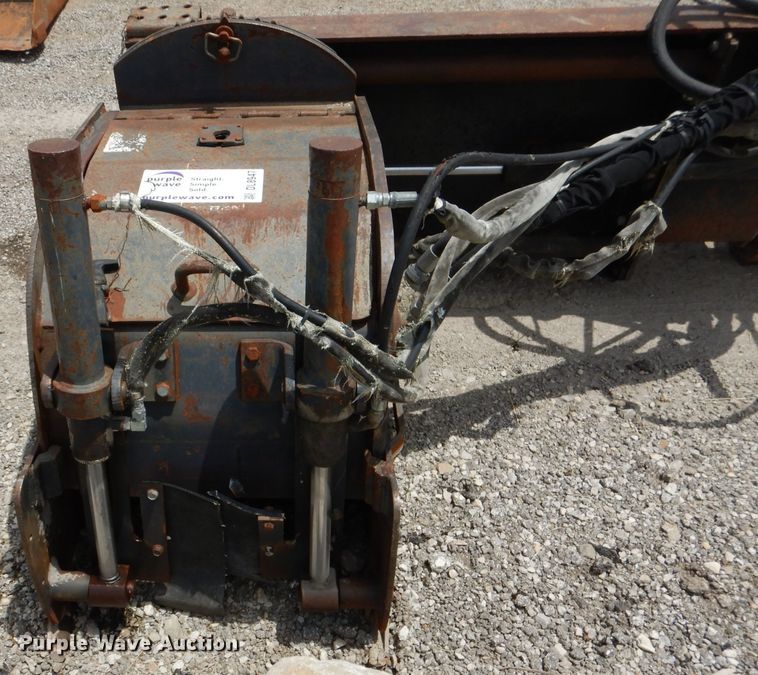 image for item DL8947 Bobcat  18" skid steer cold planer