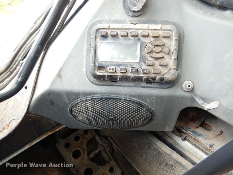 image for item DL8948 2011 Bobcat S750  skid steer loader