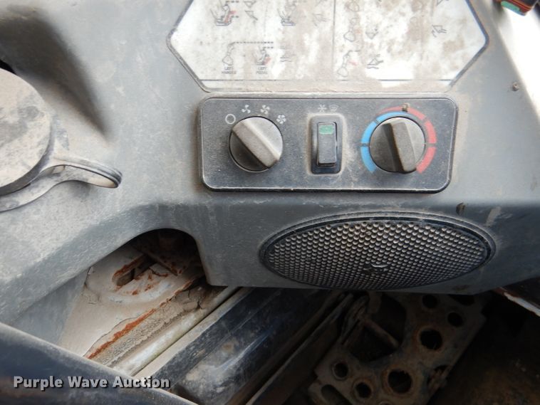 image for item DL8948 2011 Bobcat S750  skid steer loader