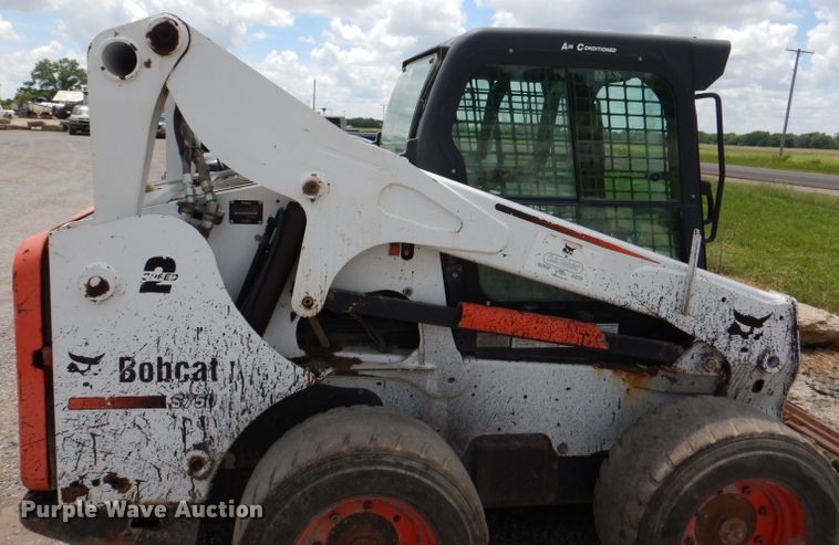 image for item DL8948 2011 Bobcat S750  skid steer loader