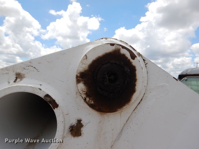 image for item DL8948 2011 Bobcat S750  skid steer loader